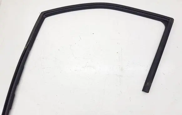Ford F150 Rubber seal front door window/glass FL341521596 FL341521597