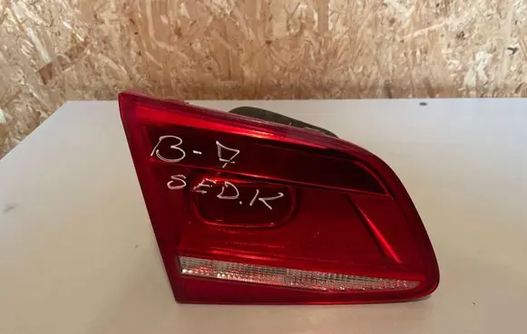 Tailgate rear/tail lights