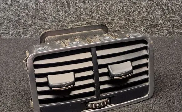Audi A8 S8 D3 4E Rear air vent grill 4F0819203C