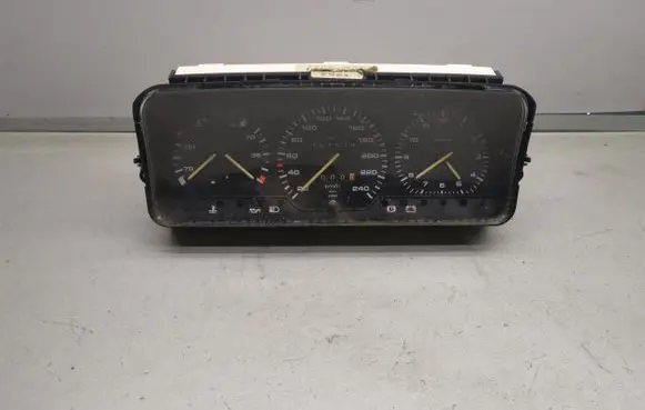 Volkswagen PASSAT B3 Speedometer (instrument cluster) 357919033BP 357919059AB