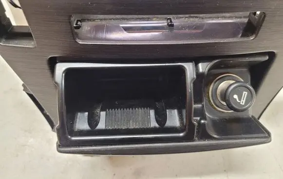 Toyota Avensis T270 Car ashtray 5880405050 N987D 5880405040