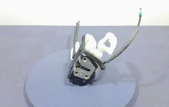 Hyundai ix35 Front door lock 813202Y000
