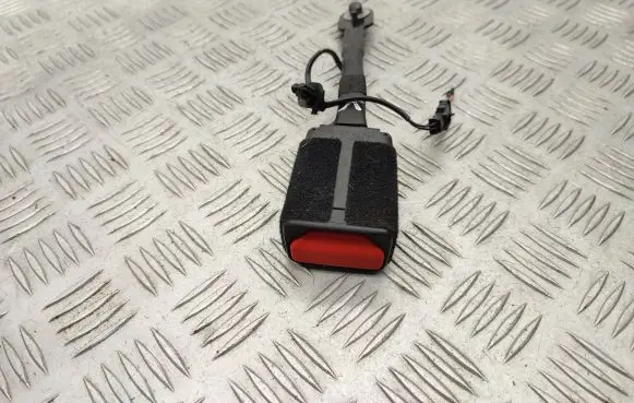 Front seatbelt buckle