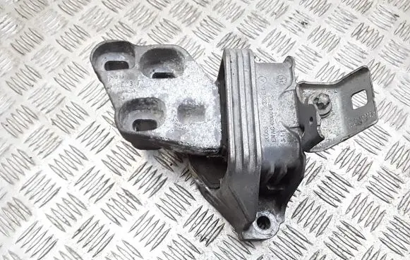 Mercedes-Benz A W176 Engine mount bracket