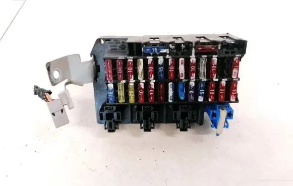 Nissan Micra Fuse box set 72404047 7240-4047
