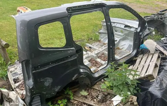 Ford Transit Courier Side car body part XXX