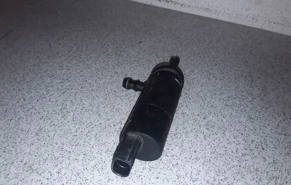 BMW 5 E39 Headlight washer pump 67128377613 8377613