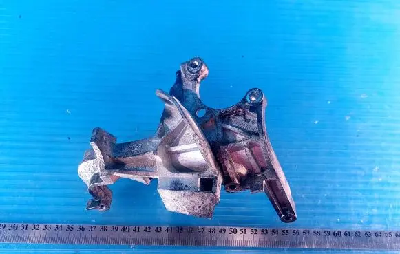 Ford Fiesta Engine mounting bracket FM5Q9B470CB