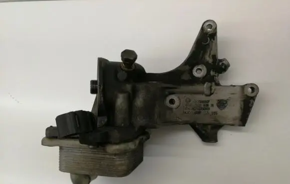 Seat Ibiza IV (6J,6P) Oil filter mounting bracket 03F903143H