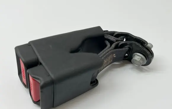 Volkswagen PASSAT B8 USA Middle seatbelt buckle (rear) 1109915