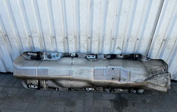 Skoda Octavia Mk2 (1Z) Exhaust heat shield 1K0825671N