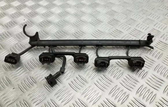 Volkswagen Golf IV Fuel injector wires 06A971824C