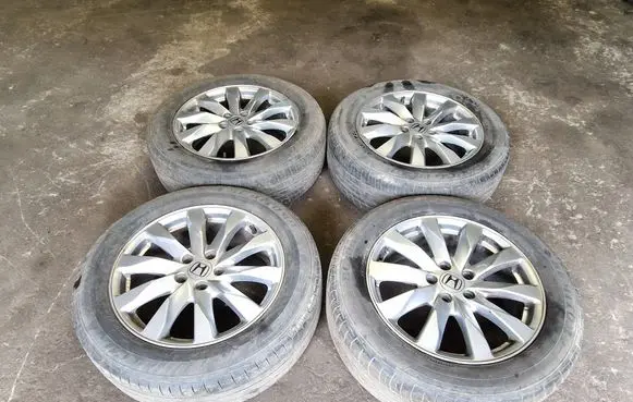 Honda CR-V R18 alloy rim