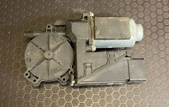 Renault Espace IV Front door window regulator motor 10261356