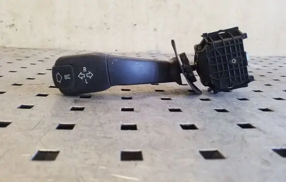 BMW 5 E39 Indicator stalk SAEQB92