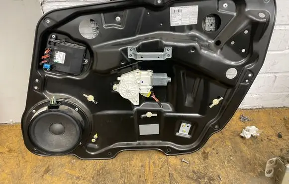 Mercedes-Benz R W251 Front door window regulator with motor A2518200842 A1697202835
