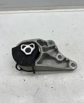 MG ZS Engine mount bracket 10884498 20220221