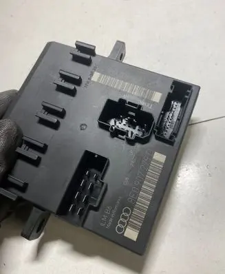 Audi A4 S4 B6 8E 8H Comfort/convenience module 8E0907279D