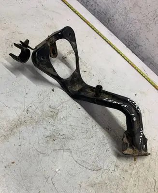 Lexus IS III XE30 Engine mounting bracket