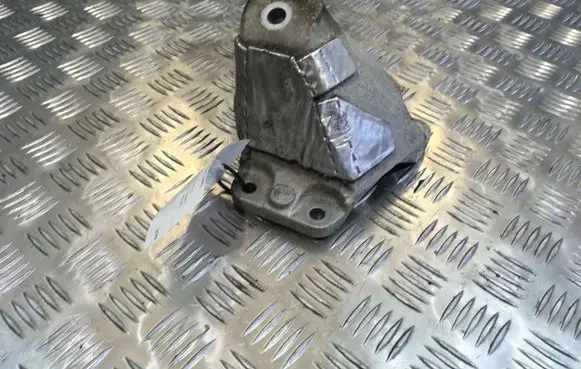 BMW 5 F10 F11 Engine mounting bracket 6781242