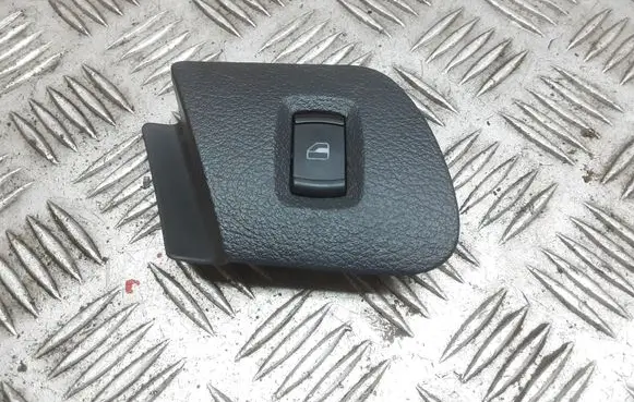 Skoda Octavia Mk1 (1U) Electric window control switch 3B0959855