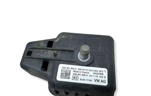 Volkswagen PASSAT B8 Alarm system siren 5Q0951605A 28416773
