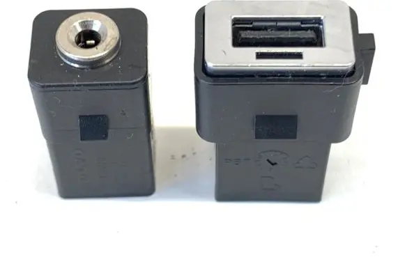 Volvo XC60 USB socket connector 