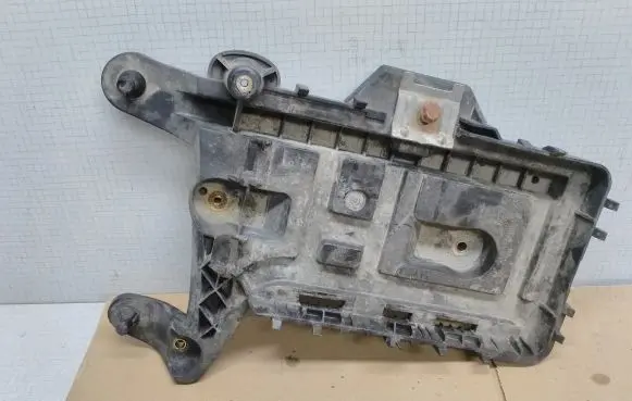 Skoda Octavia Mk2 (1Z) Battery tray 1K0915333H