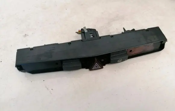 Opel Astra H Hazard light switch 13100105 03758075
