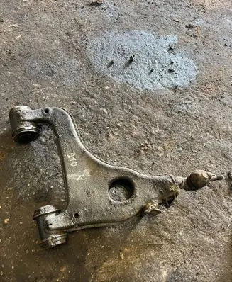 Mercedes-Benz E W210 Front lower control arm/wishbone
