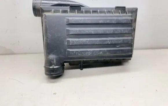 Volkswagen Jetta VI Air filter box 04E129611G 04E129620