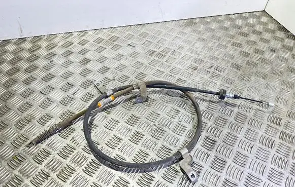 Handbrake/parking brake wiring cable