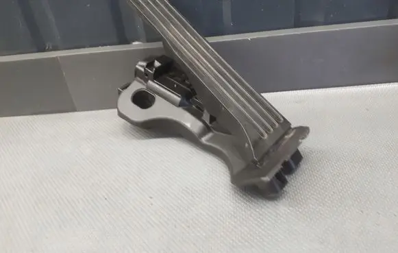 Volkswagen Golf V Accelerator throttle pedal 1K1721503P