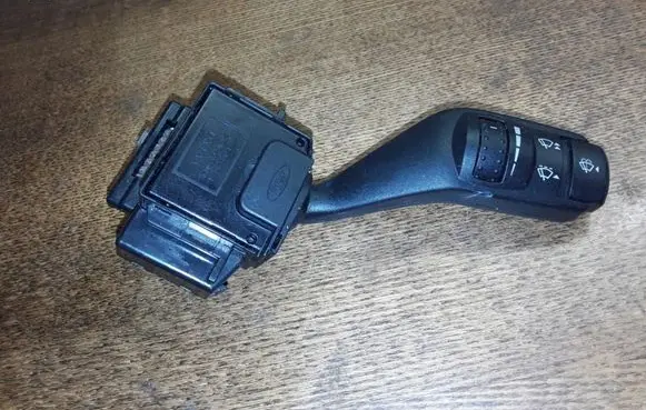 Ford Focus Wiper control stalk 17D940