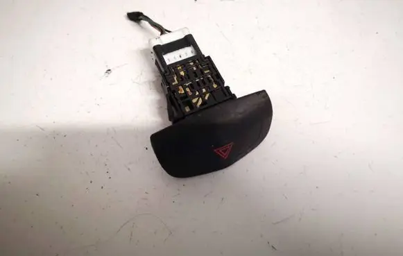 Nissan Primera Hazard light switch niles06016