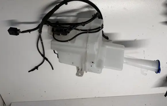 Hyundai Kona I Windshield washer fluid reservoir/tank 98610J9000
