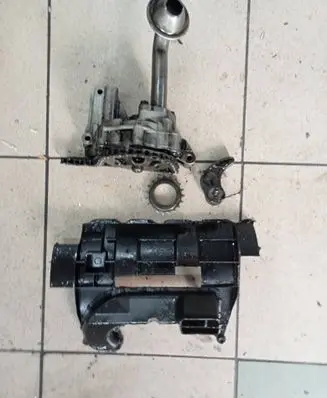 Volkswagen Golf V Oil pump 000