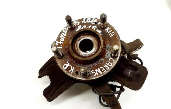 KIA Carens III Front wheel hub