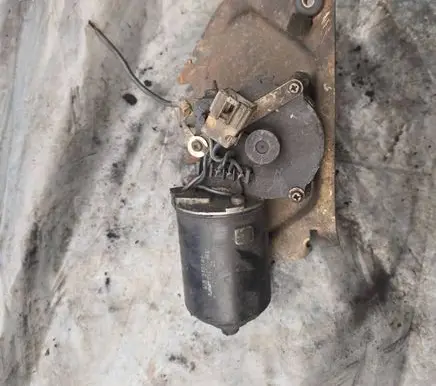 Isuzu Trooper Wiper motor
