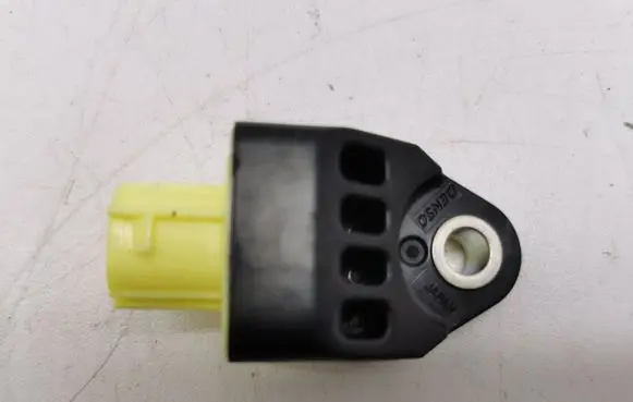 Toyota RAV 4 (XA40) Airbag deployment crash/impact sensor 8983133050