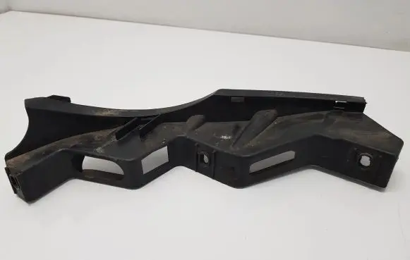 Volkswagen PASSAT B6 Front bumper mounting bracket 3C0807889
