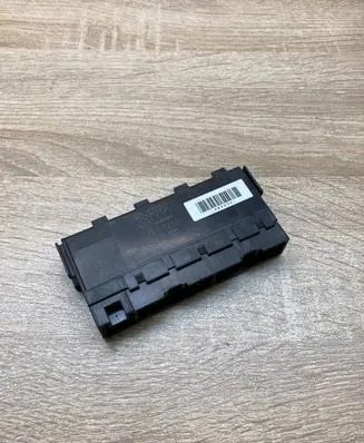 Toyota Auris 150 Fuse module 8264171010