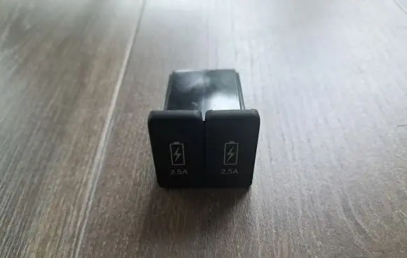 Honda CR-V USB socket connector M68558