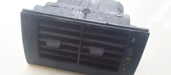 BMW 5 E39 Dash center air vent grill 8391182