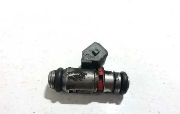 Volkswagen Golf IV Fuel injector 036031c
