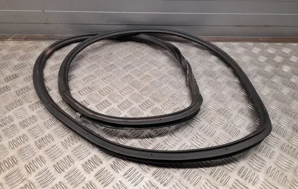 Audi A8 S8 D4 4H Front door rubber seal 4H0831721F