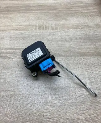 Audi A6 S6 C5 4B Air flap motor/actuator 4B1820511C 0132801129