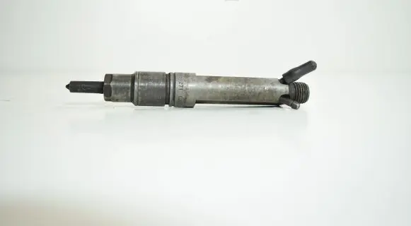 Audi A6 S6 C4 4A Fuel injector 046130201E