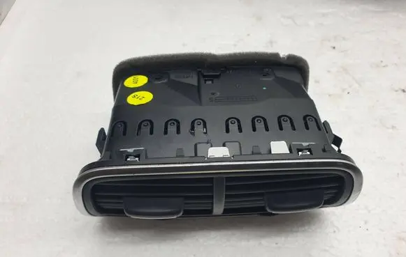 Audi A6 C7 Rear air vent grill 4G0819203