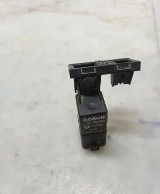 Volkswagen PASSAT B6 Glow plug pre-heat relay 0281003038